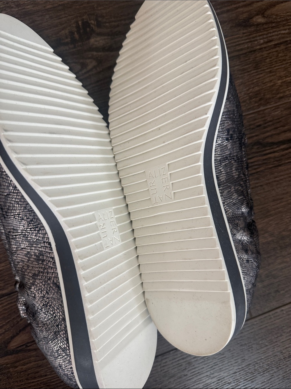 Naturalizer NWOT Metallic Silver Croc-Texture Slip-Ons 8 - Picture 7 of 9